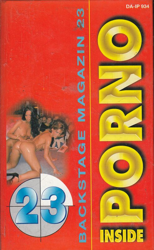 Qiz oz suratini yaladi.